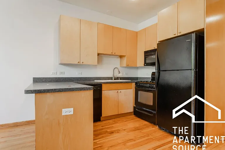 1452 N Leavitt St #2F — Photo 2