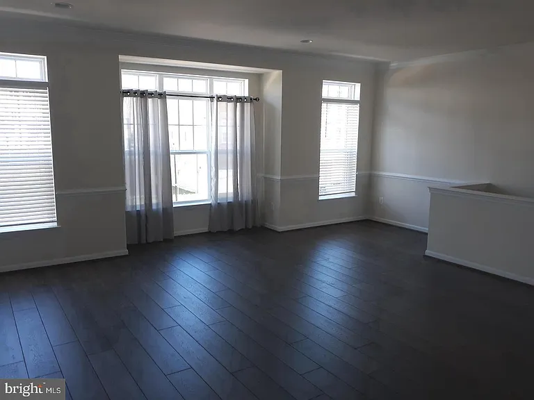 220 Apsley Ter — Photo 3