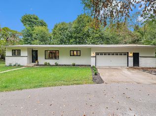 15713 Rich Ln, Hickory Corners, MI 49060