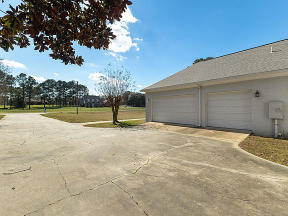 3rd image of 5 Lakeshore Dr