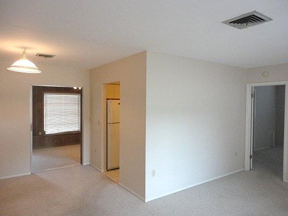 3rd image of 509 Park Blvd S