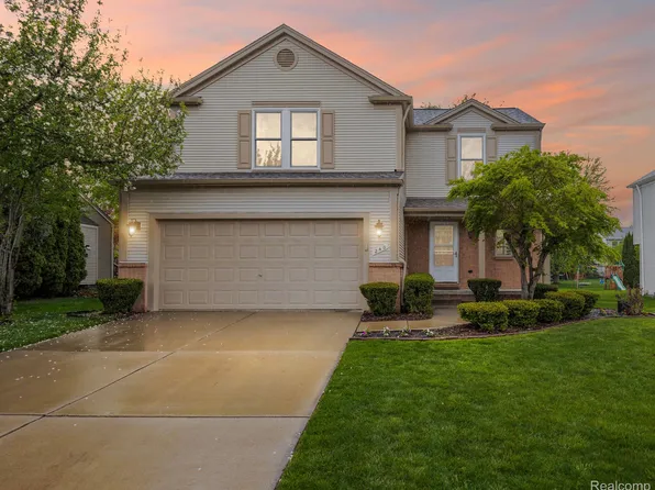 240 Biltmore Dr, Troy, MI 48084