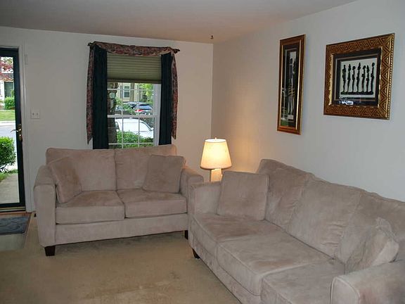 Living Room / Entryway