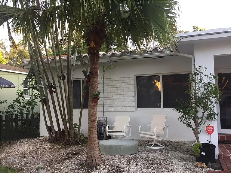1160 SW 22nd Ter — Photo 23