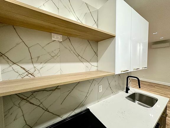 5th image of 177 Montrose Ave APT 4A