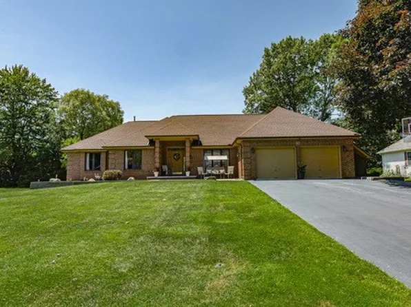 574 Melwood Dr, Rochester, NY 14626