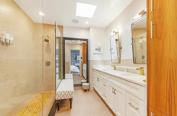 Sold by Alta Real Estate | media 19