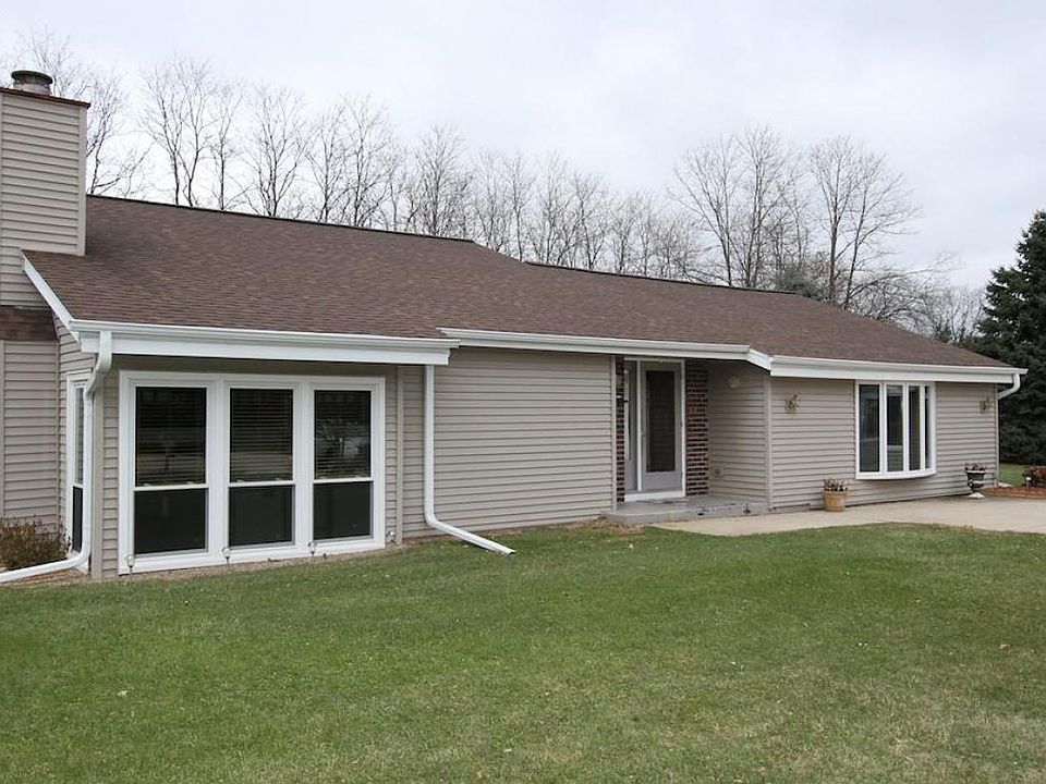 1st image of W307S7881 Applewood Ln