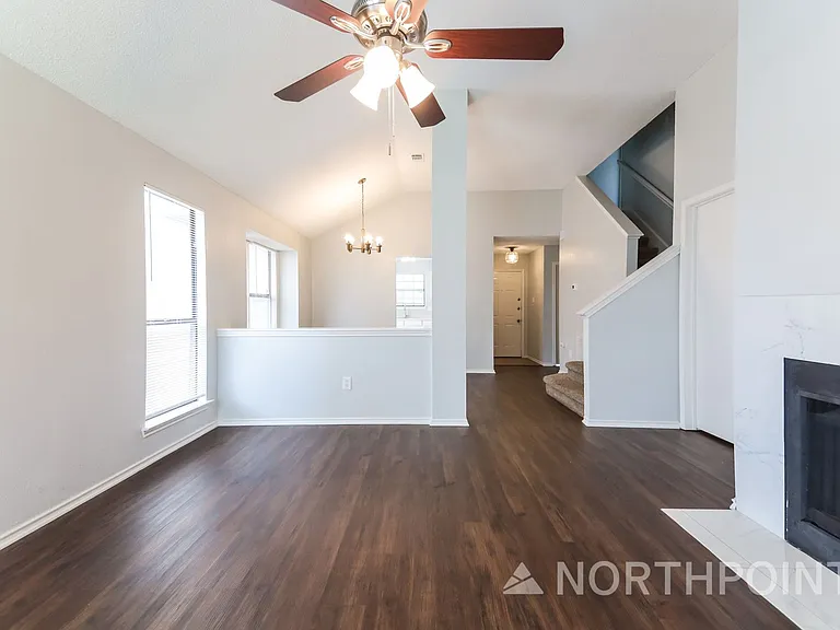2708 Briarbank Cir — Photo 3