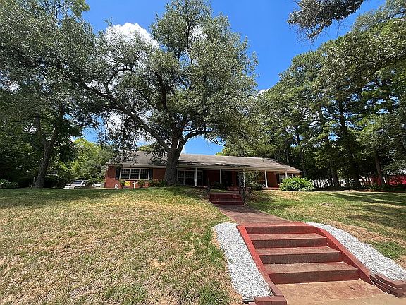 3rd image of 406 Myrtle Dr