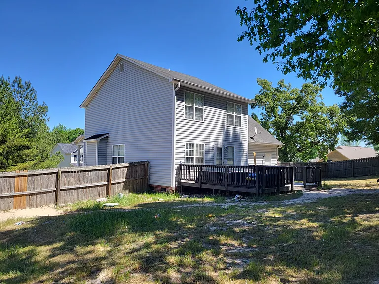 260 Chestnut Dr — Photo 3