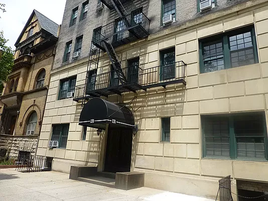 Rented by Oxford Property Group | media 18