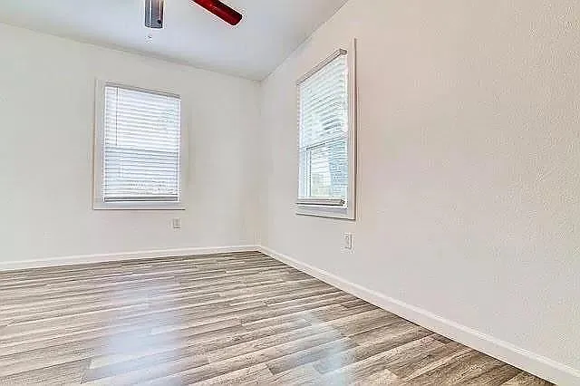 1215 E 12th St — Photo 15