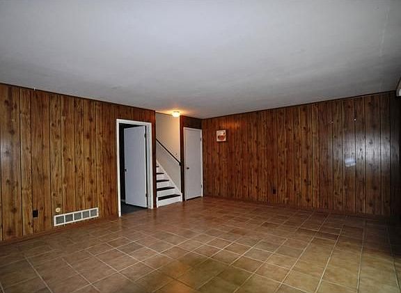 2nd image of 150 Ascot Ct