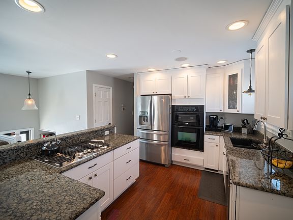5th image of 7324 Willow Ave