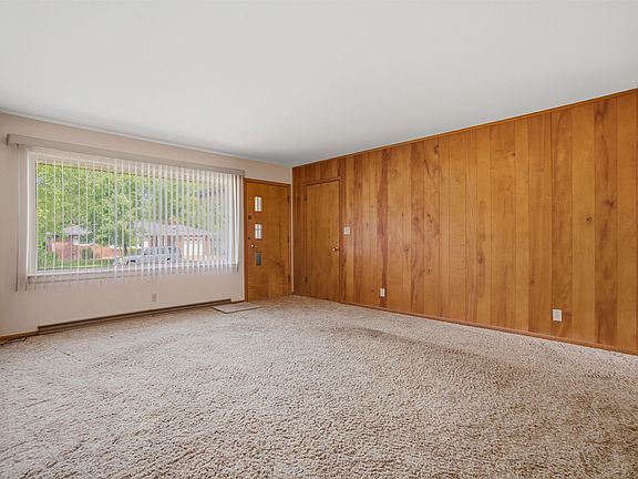 4th image of 122 Field Grove Ct