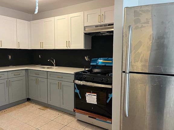 3rd image of 173 Hart St #1C