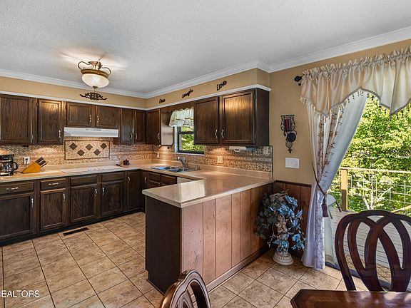 4th image of 333 Beal Woods Dr