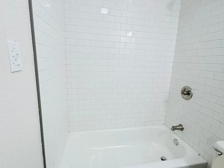 2127 N 71st Ave — Photo 24