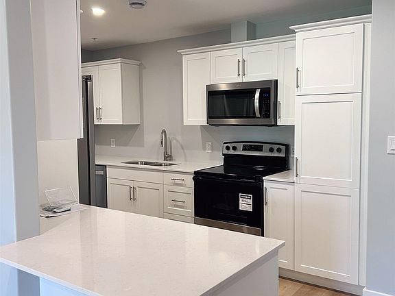 4th image of 24 Gilbert Dr #406