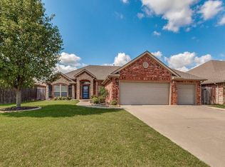 541 W Hunters Court Way, Mustang, OK 73064