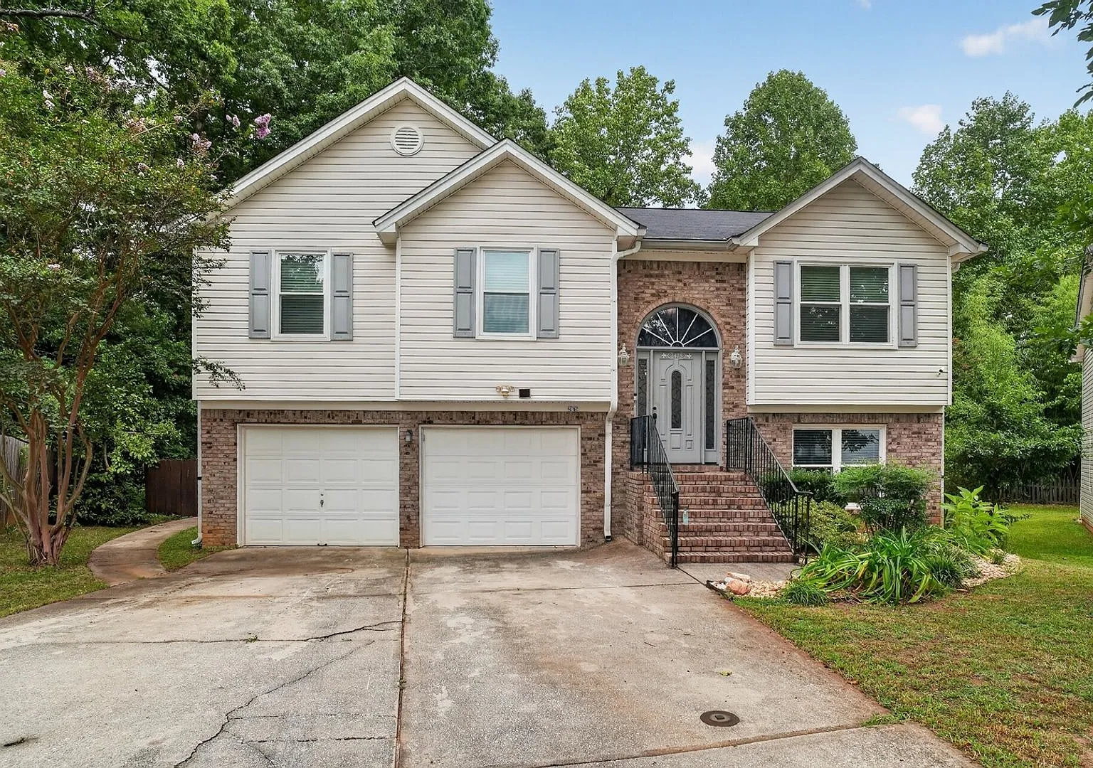 Spacious 5BR House in Ellenwood — Photo 1