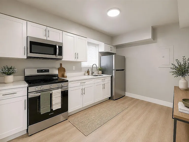 101 W 11th St #8 — Photo 19
