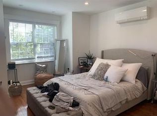 110 Webster St #2R, Boston, MA 02128