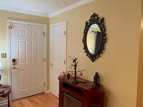5th image of 205 Brookshore Ave