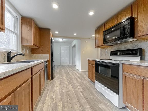 2nd image of 21962 Stoney Brook Dr