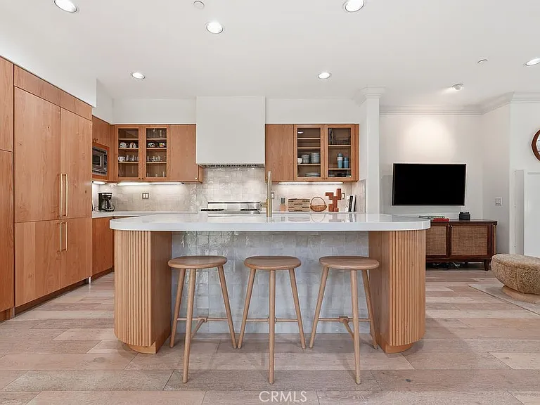 133 Hollister Ave — Photo 9