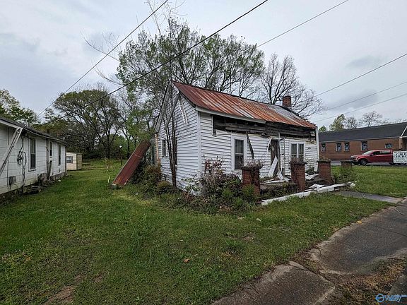 2nd image of 413 Bethel St NE