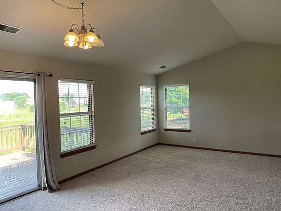 3rd image of 410 Gloria Ln