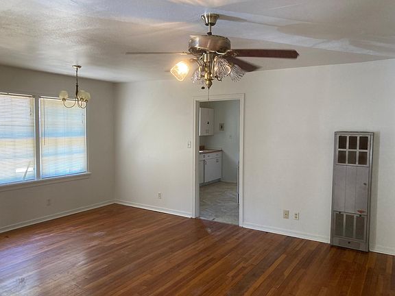3rd image of 2746 Mimosa Ave