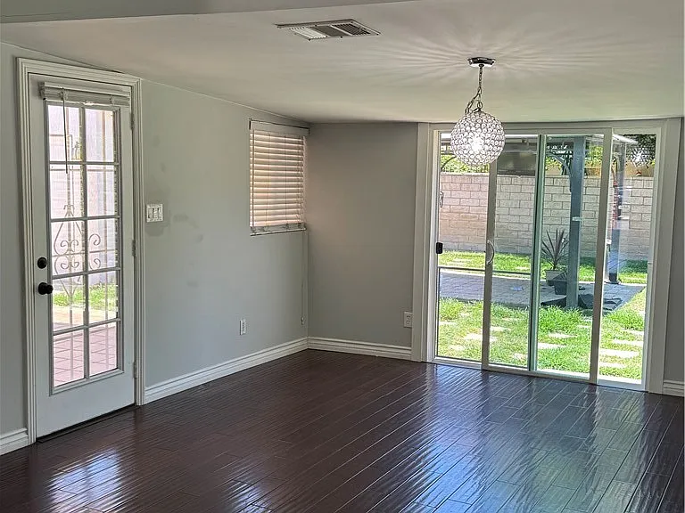 8739 Tyrone Ave — Photo 9