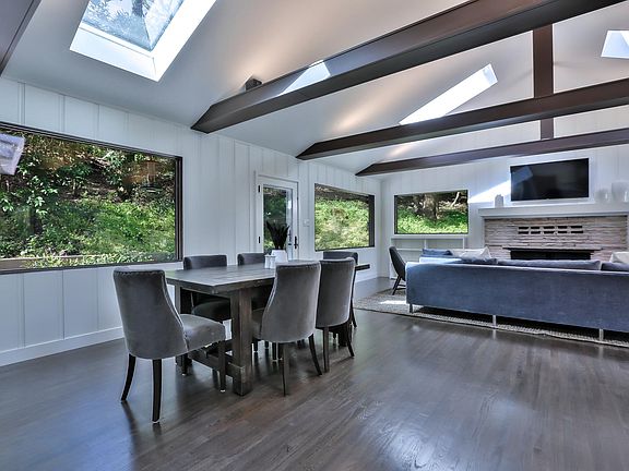 6 person dining area