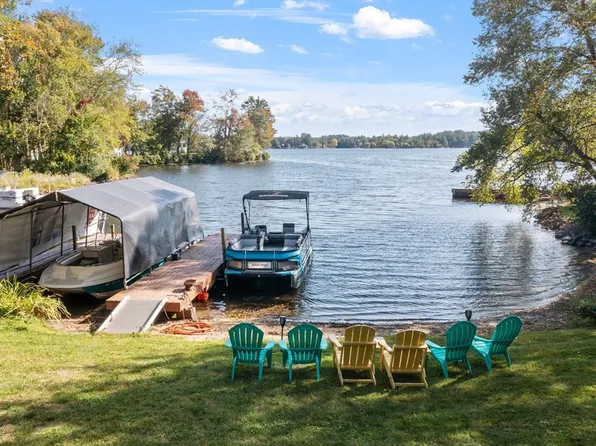878 Flat Hill Rd, Lunenburg, MA 01462