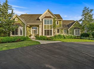 5850 S Timber Ridge Ct, New Berlin, WI 53151