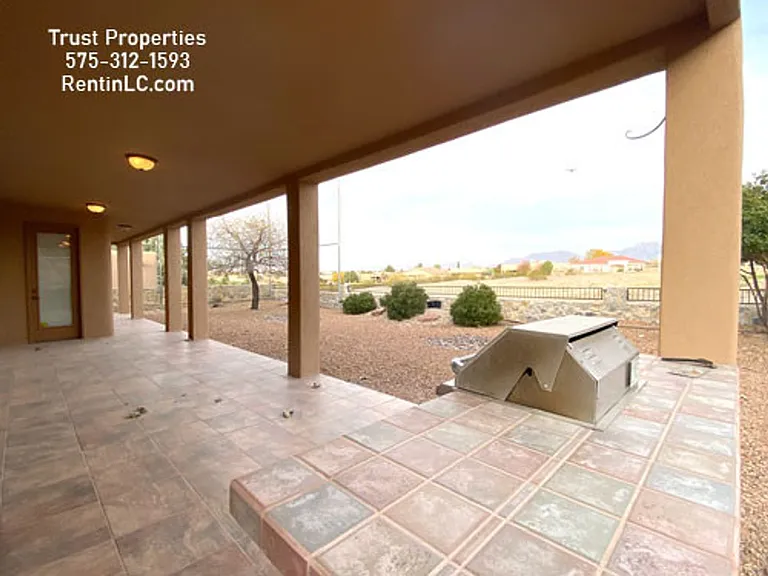 1932 Lone Tree Ln — Photo 9