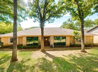 904 Chestnut Dr, Arlington, TX 76012