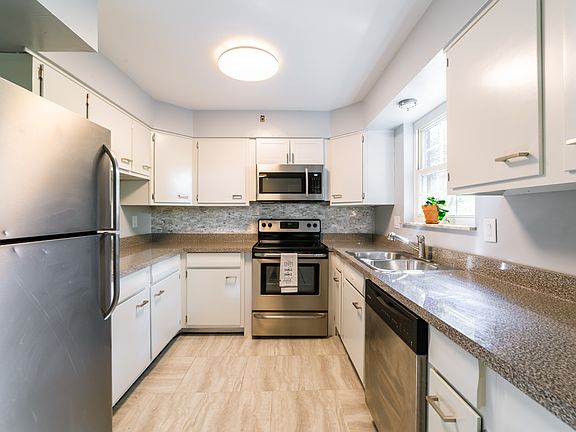 3rd image of 81 E Harrison Ave