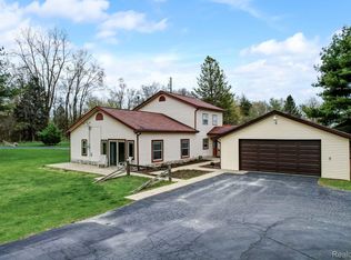9461 Cherrywood Rd, Clarkston, MI 48348