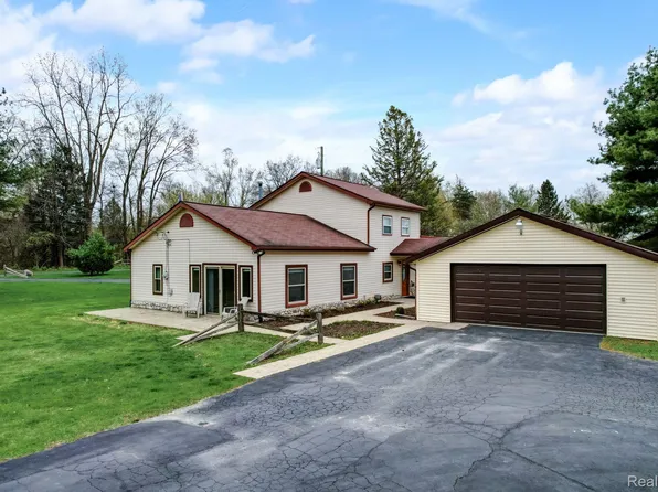 9461 Cherrywood Rd, Clarkston, MI 48348
