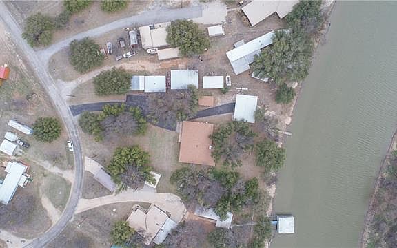 2nd image of 3760 Lake Shore Dr