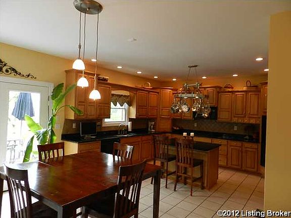4th image of 781 Cedar Falls Dr