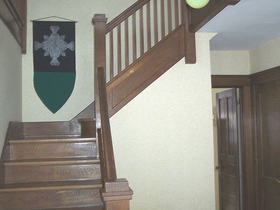 foyer/open staircase