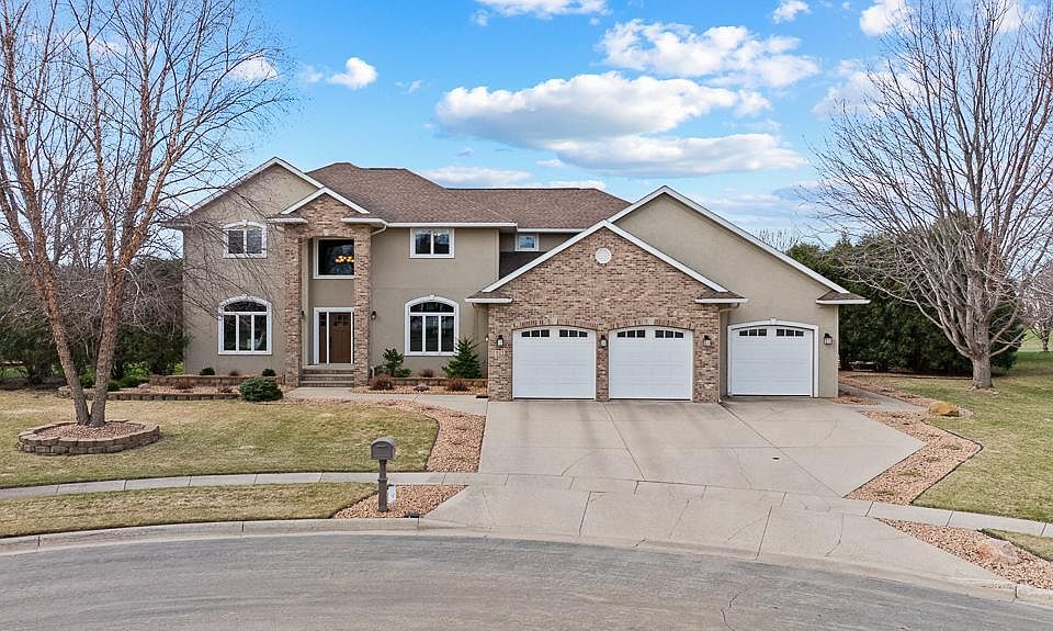 1st image of 823 Cullen Cir
