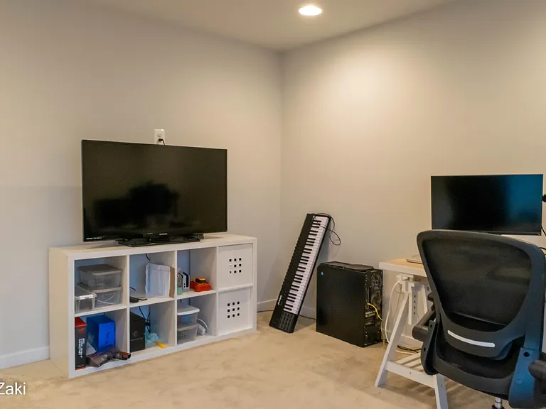 872 Thompson Cres — Photo 10