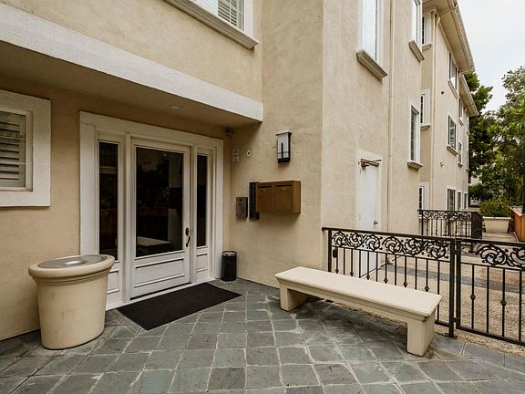2nd image of 550 El Camino Real APT 201