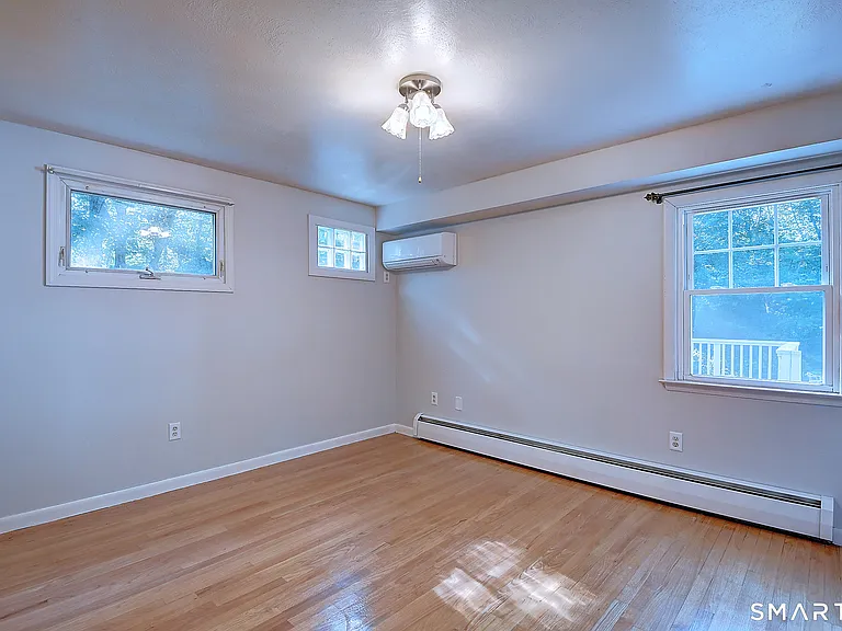 58 Elizabeth Dr — Photo 14
